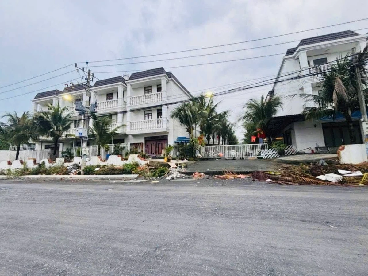 Bán nhà 1 trệt 1 lầu 97,2m² 4PN KDC Đông Hòa, Dĩ An, giá 7,3 tỷ - Ảnh thu nhỏ 2
