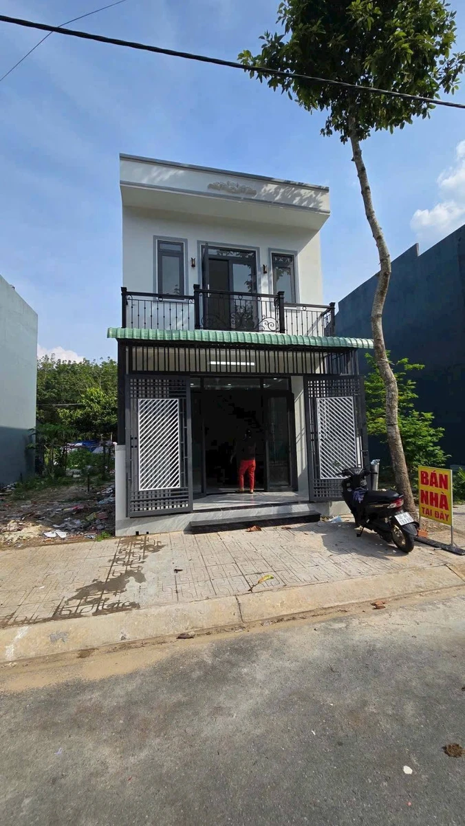 Bán nhà 1 trệt 1 lầu 80,4m2, 3PN, sổ riêng, phường Long Nguyên, giá 1,55 tỷ - Ảnh 1