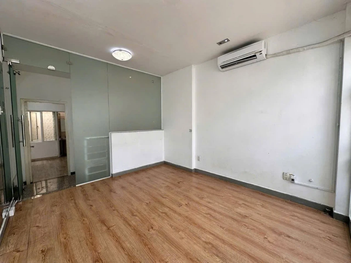Cho thuê nhà mặt tiền thụt Hoàng Hoa Thám, Bình Thạnh, 1 trệt 2 lầu, 4PN, 23 triệu/tháng - Ảnh thu nhỏ 4