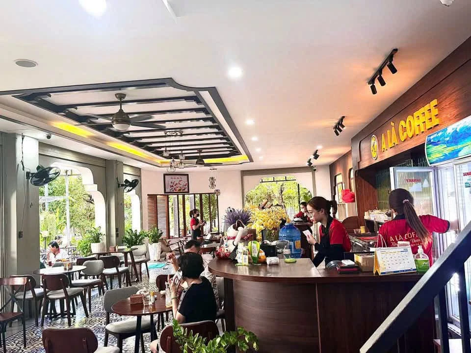 Bán quán cà phê góc mặt tiền Tuệ Tĩnh - Tôn Thất Tùng, 330m² - Ảnh thu nhỏ 2