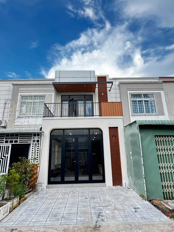 Bán nhà hiện đại mặt tiền Võ Thị Mười Rạch Giá 67,5m² 2,65 tỷ