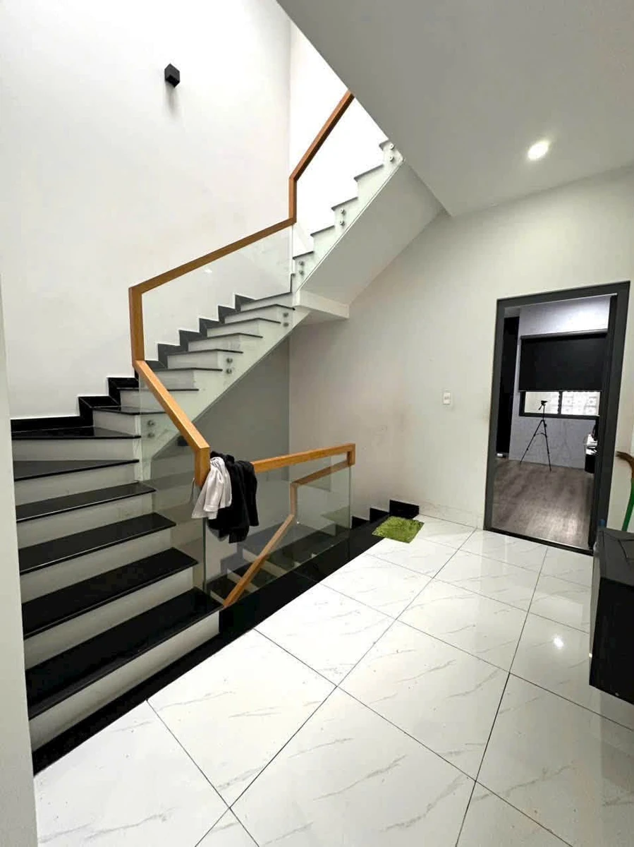 Bán nhà 1 trệt 2 lầu 200m² Nguyễn Ái Quốc 3 tỷ - Ảnh thu nhỏ 3