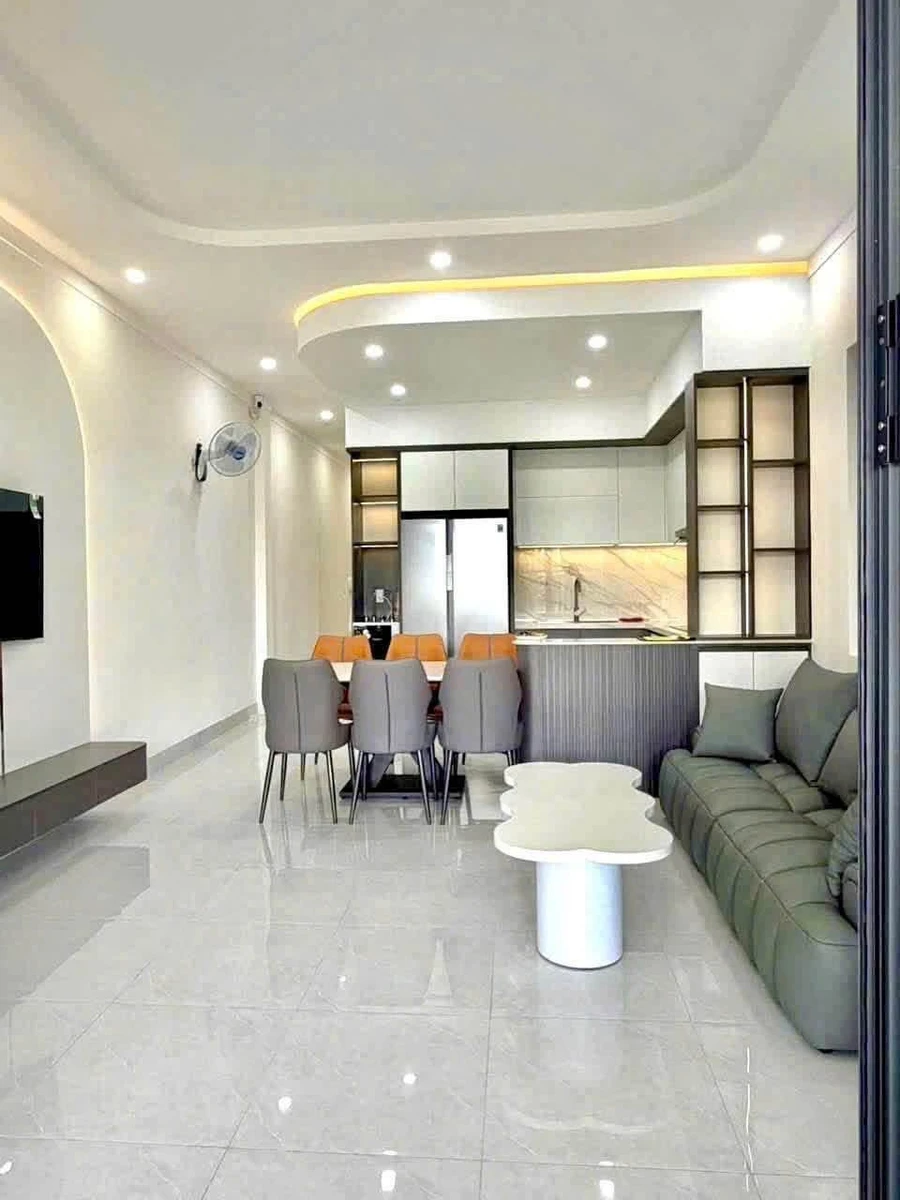Bán nhà phố 5x22 full nội thất, 3 phòng ngủ, hẻm Nguyễn Trường Tộ gần Đại học Tây Nguyên - Ảnh 1