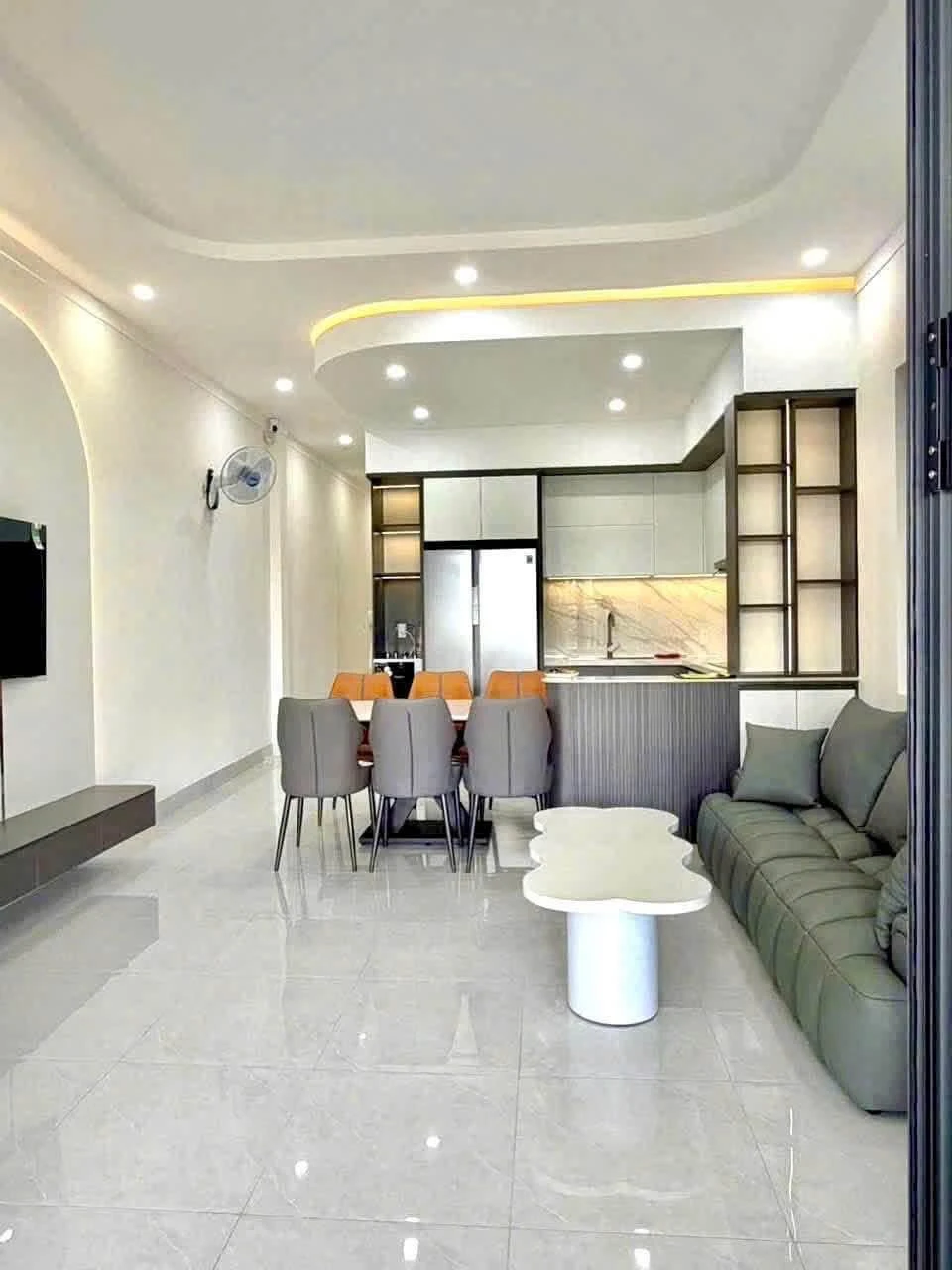 Bán nhà phố 5x22 full nội thất, 3 phòng ngủ, hẻm Nguyễn Trường Tộ gần Đại học Tây Nguyên - Ảnh 1