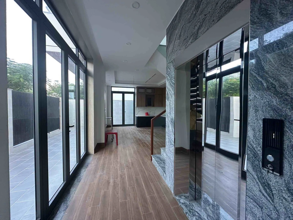 Cho thuê nhà góc 3 tầng 5PN, 440m², Nha Trang 35tr/tháng - Ảnh thu nhỏ 3
