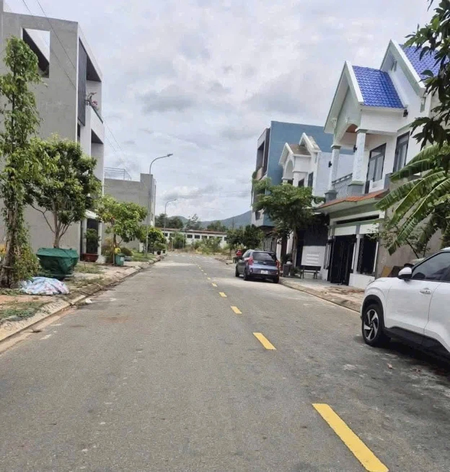 Bán đất mặt tiền đường D3 khu Hưng Việt, Long Tâm, Bà Rịa 96m2 giá 2,72 tỷ - Ảnh 1