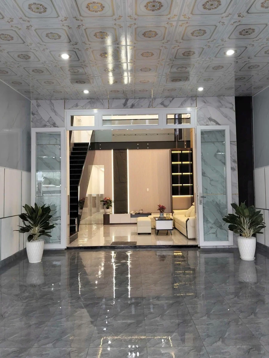 Nhà bán 4PN 2WC hẻm Nguyễn Văn Linh, DT 145m², giá 1 tỷ 980 triệu - Ảnh 1