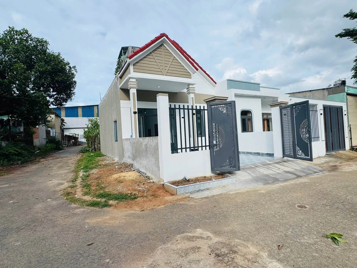 Bán nhà mái thái 2 mặt tiền 100.5m2 Bến Cát - Ảnh thu nhỏ 3