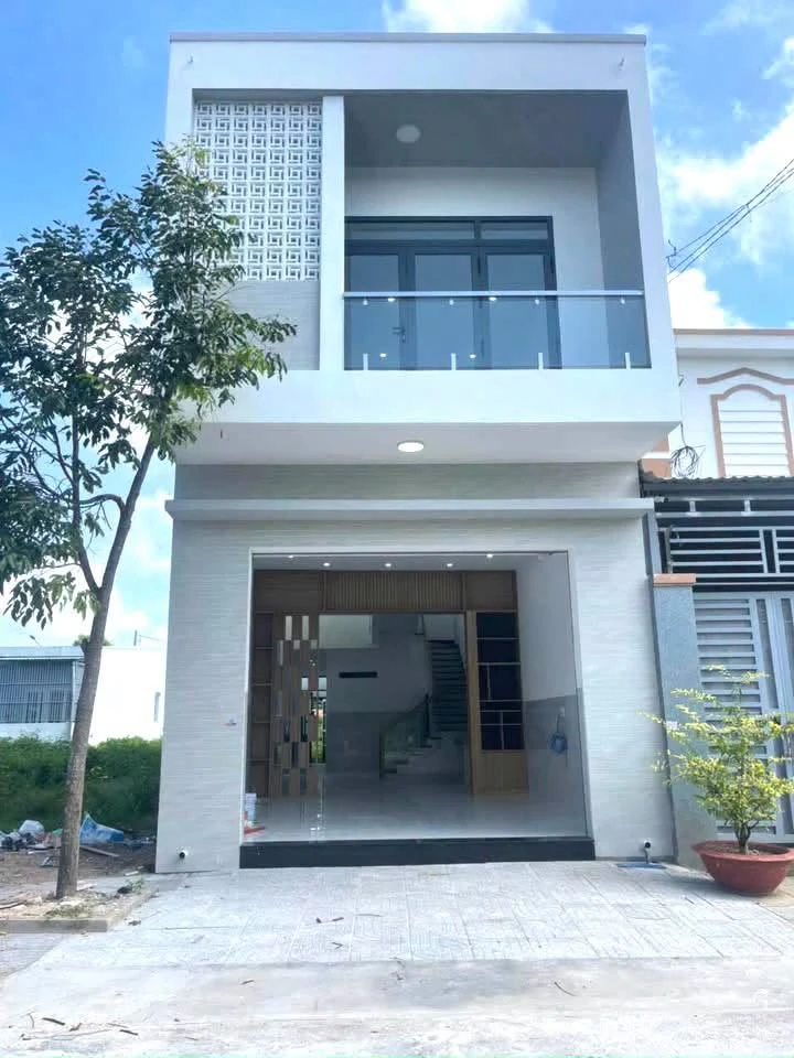 Bán nhà mới 1 trệt 1 lầu 3PN 96,4m2 đường Hùng Vương, Bà Rịa giá 3,5 tỷ - Ảnh 1