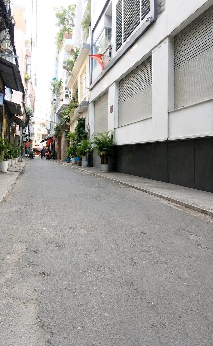 Bán nhà Phú Nhuận 240m2 mặt hẻm xe hơi khu Đường Hoa - Ảnh 1