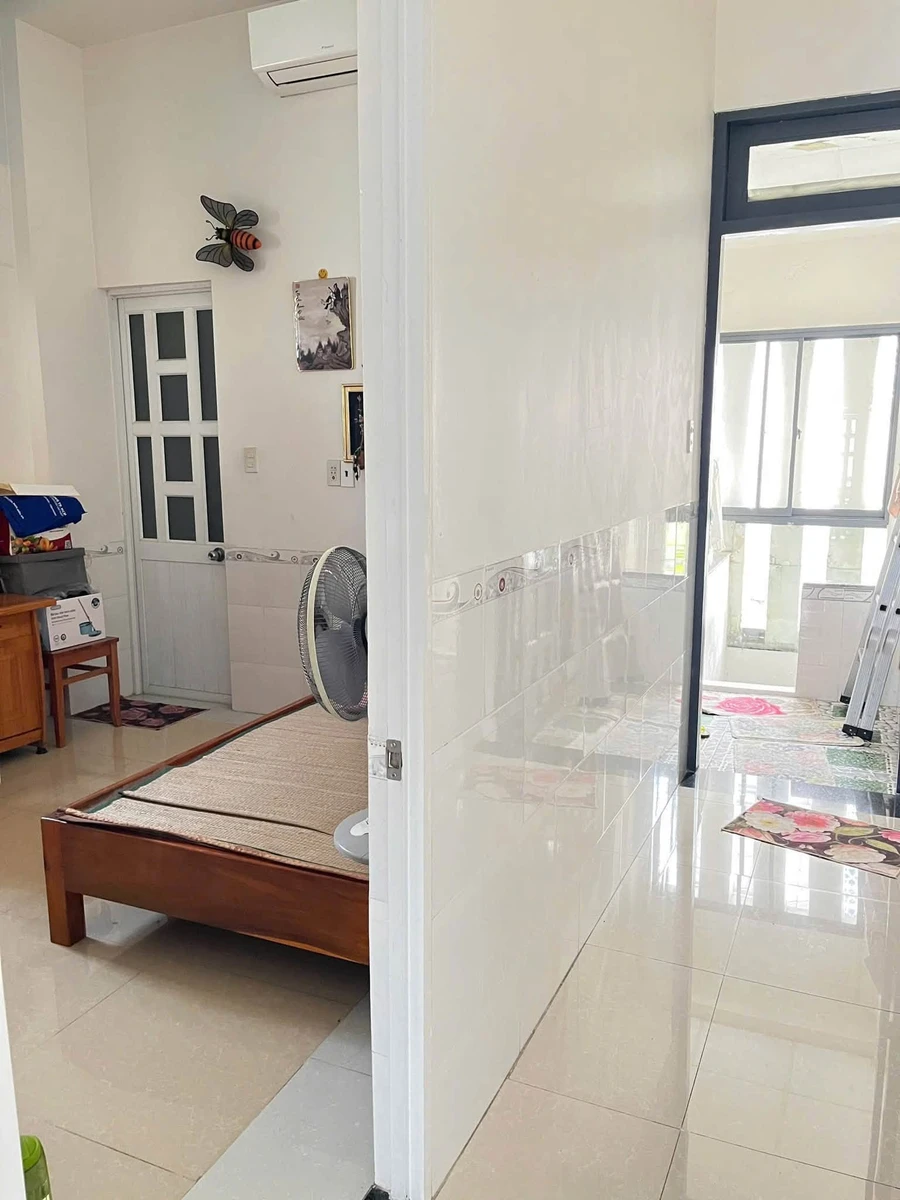 Bán nhà 1 trệt 1 lầu 94m2 hẻm xe hơi gần đường Vũ Hồng Phô, Bình Đa, Biên Hòa - Ảnh thu nhỏ 4