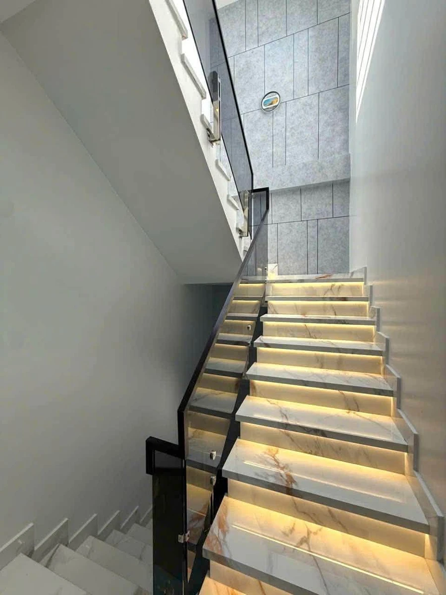Bán nhà phố 4 tầng 50m² mặt tiền Hồ Sen, Quận 1 - Ảnh thu nhỏ 3
