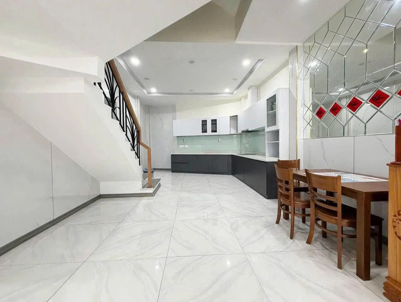 Bán nhà 4 tầng 50m2, 4PN, giá 6,25 tỷ tại Bình Thạnh - Ảnh 1