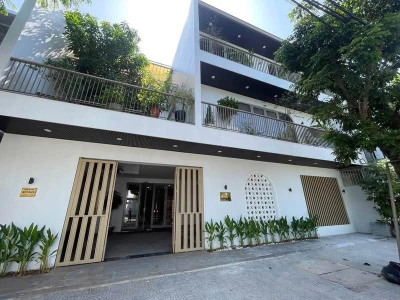 Bán biệt thự 3 tầng 270m² có hồ bơi sát sông Hàn, Đà Nẵng - Ảnh 1