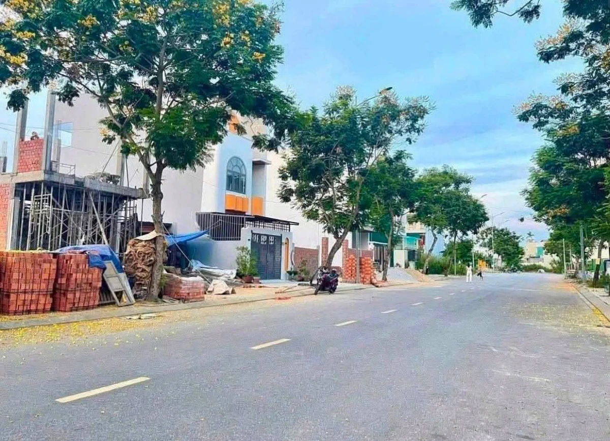 Bán lô đất mặt tiền Lý Thái Tổ Quảng Ngãi 100m² - Ảnh 1
