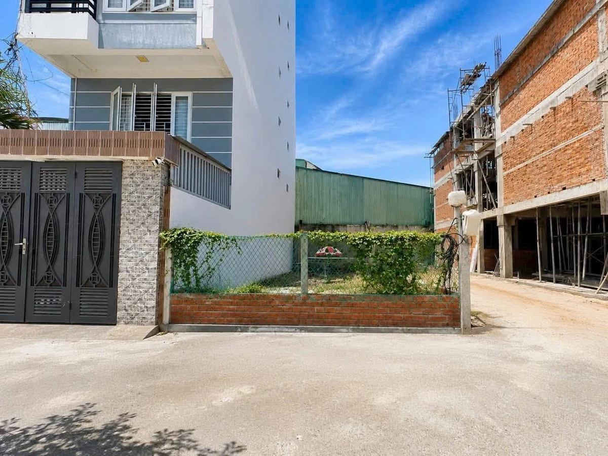 Bán lô đất hẻm oto 97,7m2 gần biển Hòn Chồng, Nha Trang - Ảnh 1