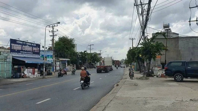Bán lô đất mặt tiền ĐT 743, 750m², đối diện Trung tâm Y tế Dĩ An, giá 23,5 tỷ