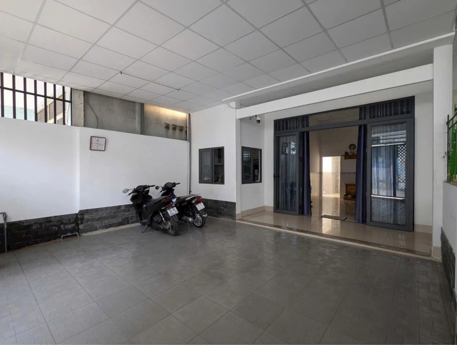 Bán nhà mặt tiền 6,1m x 90m² Lê Văn Việt Quận 9 - Ảnh 1