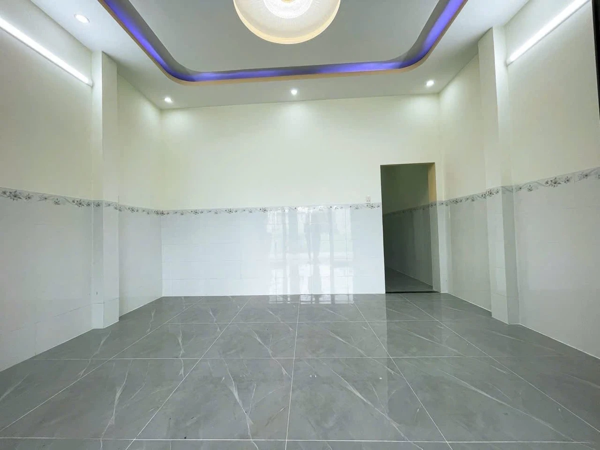 Bán nhà 5x18m thổ cư 2 phòng ngủ gần chợ Cây Dương, Đức Hòa Hạ giá 1,65 tỷ - Ảnh thu nhỏ 3