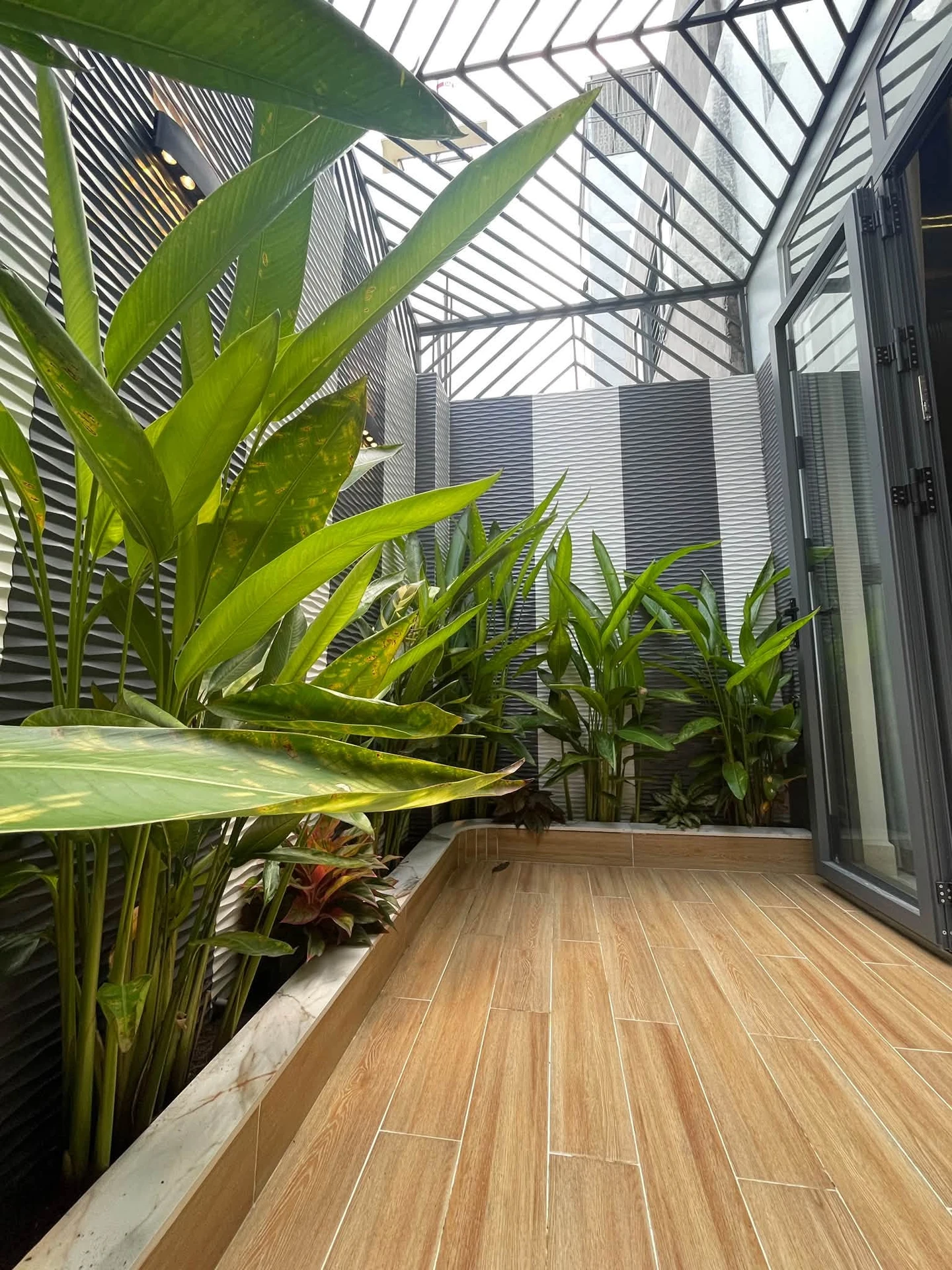 Nhà 5 tầng 4PN 5WC Bình Tân, DT 72m², có thang máy - Ảnh 1
