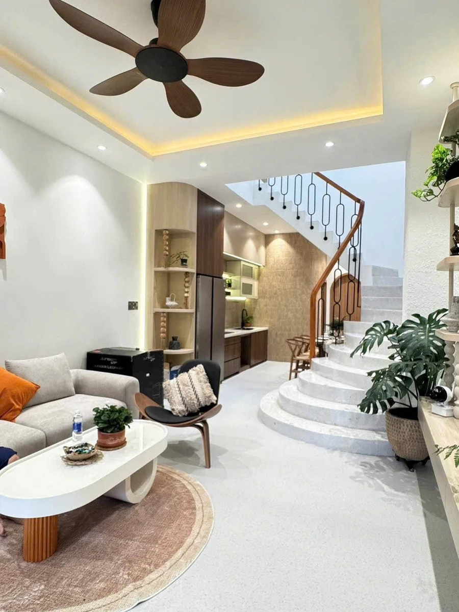 Bán nhà phố 3PN full nội thất Trịnh Công Sơn 5,95 tỷ - Ảnh 1