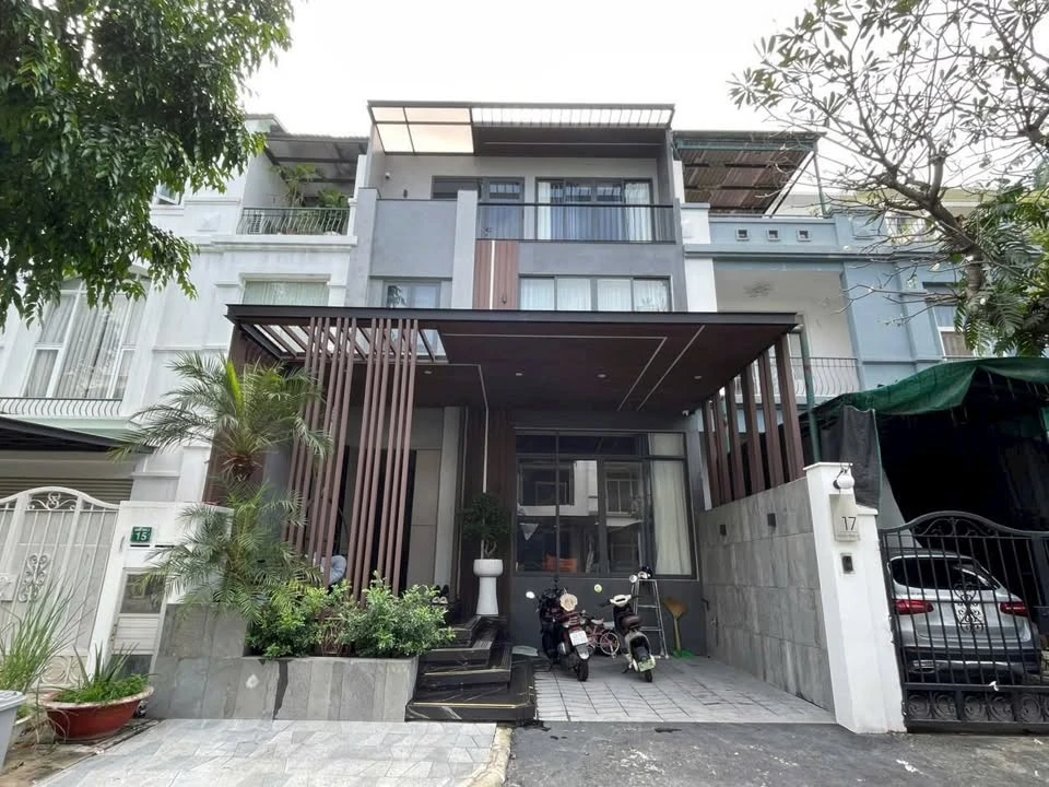Bán biệt thự Phú Mỹ Hưng 3PN 126m2 giá 33,5 tỷ - Ảnh 1