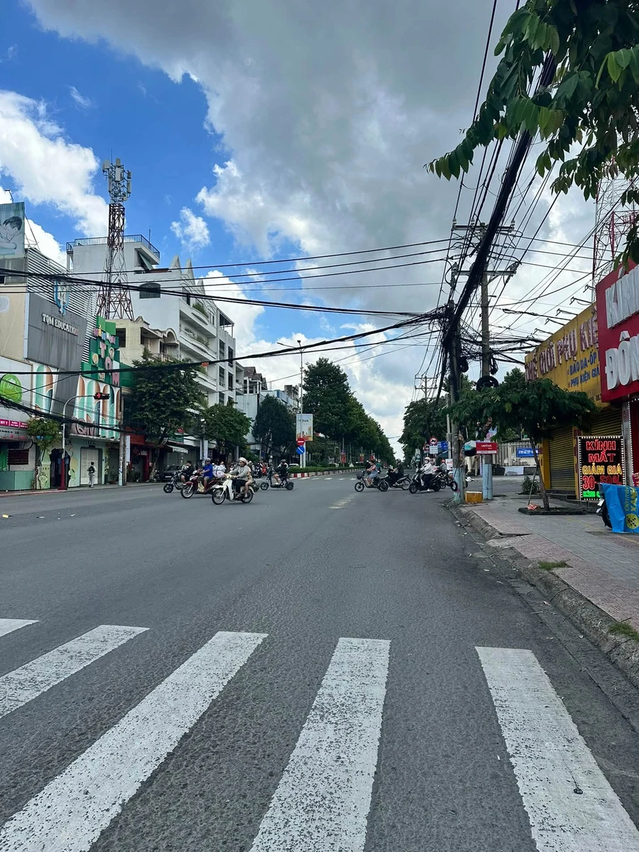Nhà 3 lầu 2 mặt tiền cho thuê 80 triệu/tháng 200m² Tam Hiệp - Ảnh thu nhỏ 2