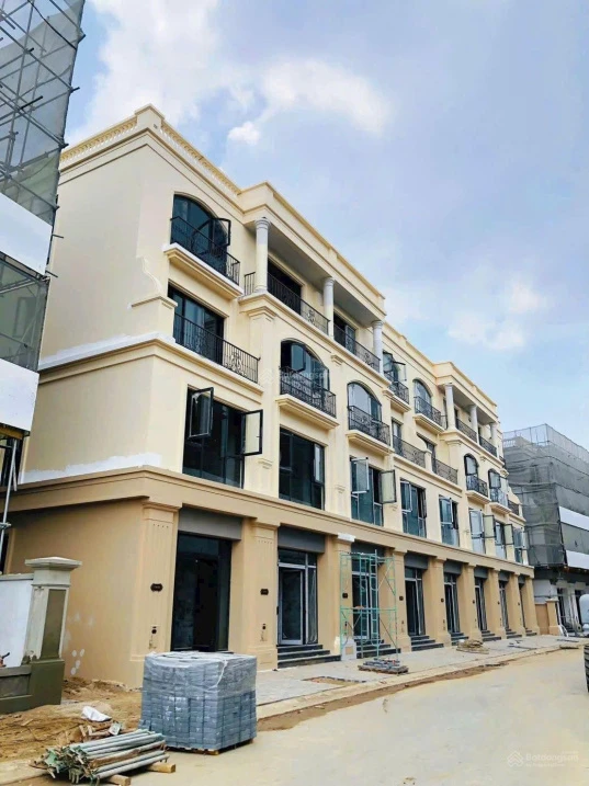 Nổi bật siêu phẩm liền kề xẻ khe tọa lạc tại tâm điểm phân khu Thiên Hà, TH6-78 sở hữu tọa độ vàng
