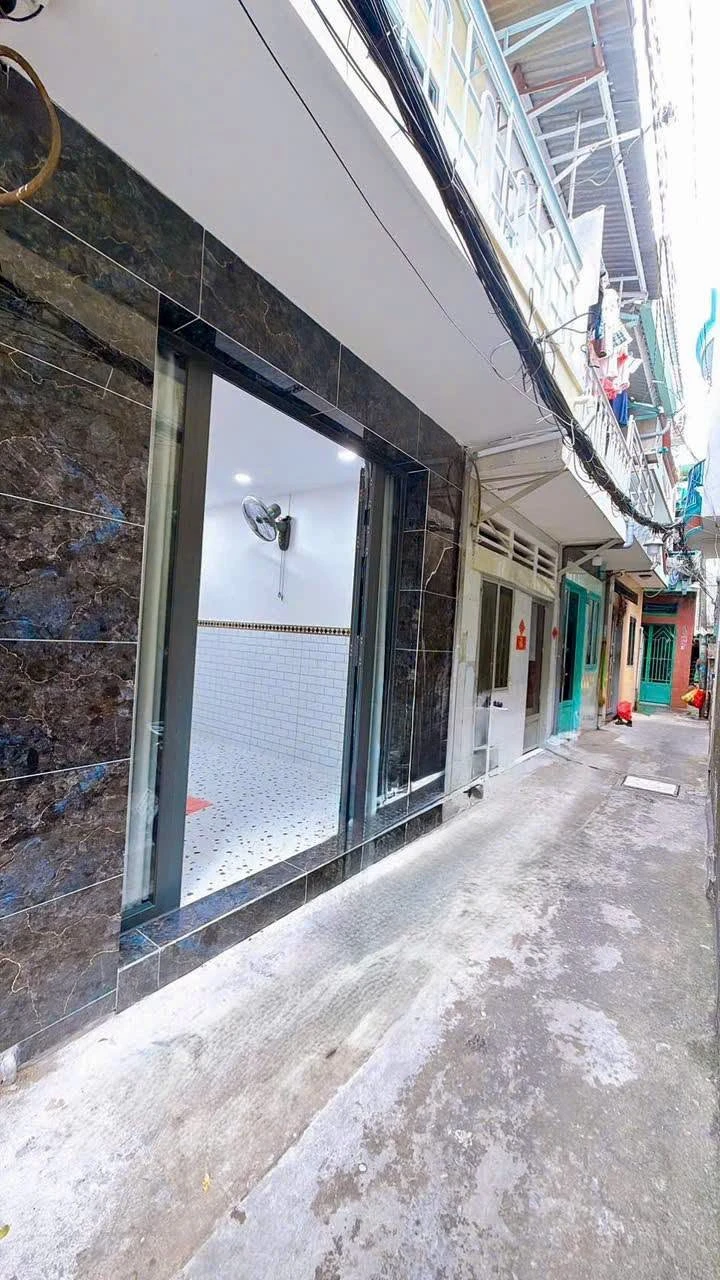 Bán nhà mới 2 tỷ 100, 14m², 2PN 2WC, Đoàn Văn Bơ Q4 - Ảnh 1