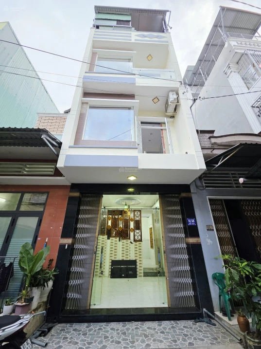 Bán nhà hướng Đông Nam, đường Ngô Mây, 3PN 3WC