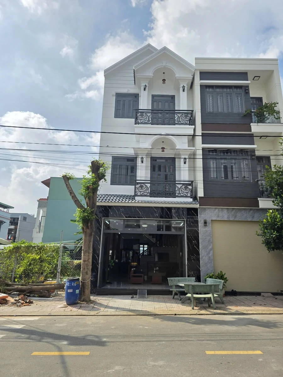 Bán nhà 2 lầu 72,6m2 5,9 tỷ Tân Đông Hiệp - Ảnh thu nhỏ 2