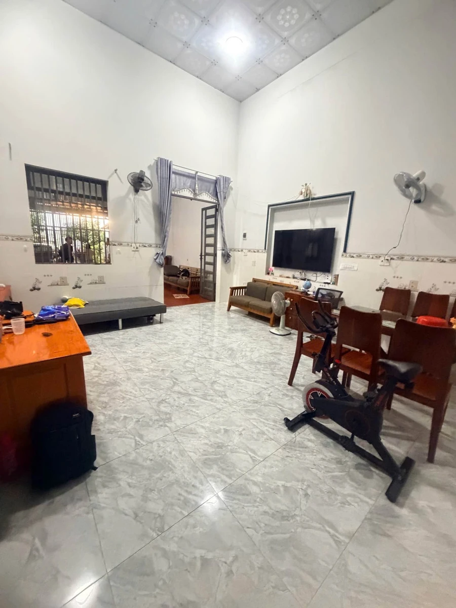 Bán nhà 2PN, 50m², trục chính Trạm Y Tế Tân Xuân, 1 tỷ 250 triệu - Ảnh thu nhỏ 3