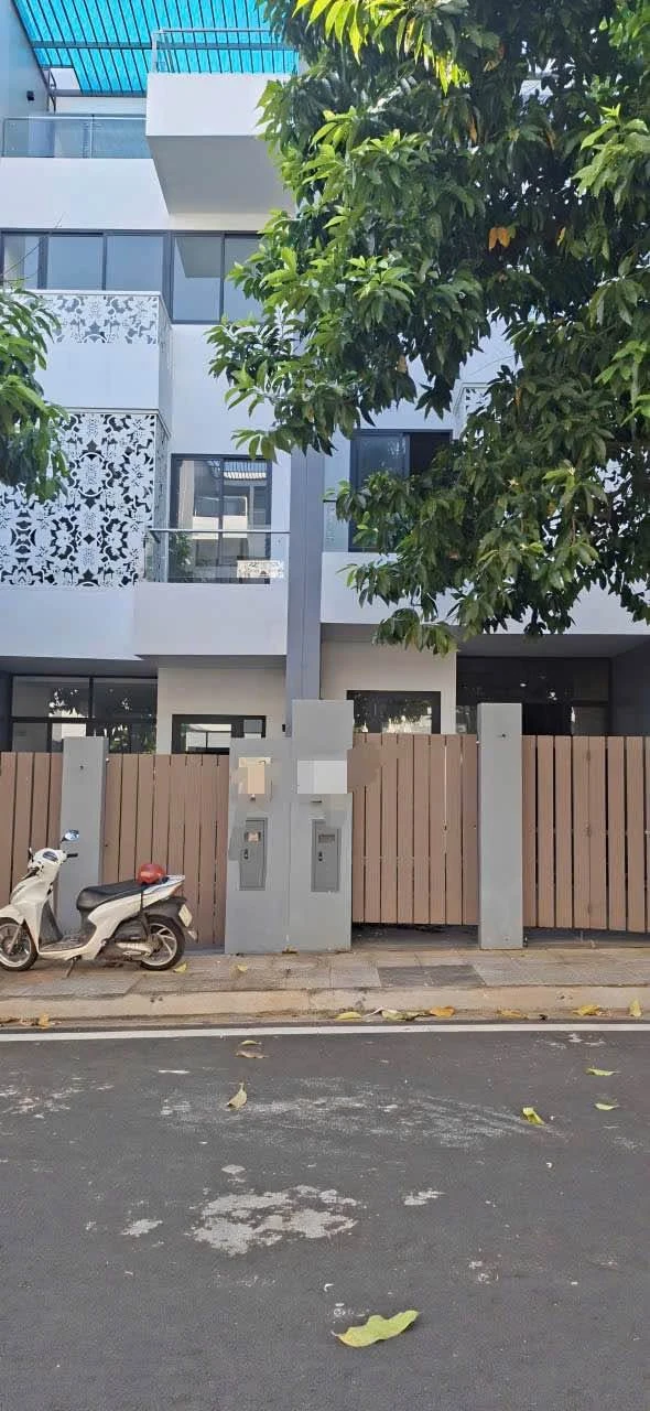 Bán nhà phố 4 tầng 125m² Buôn Ma Thuột 12 tỷ - Ảnh 1