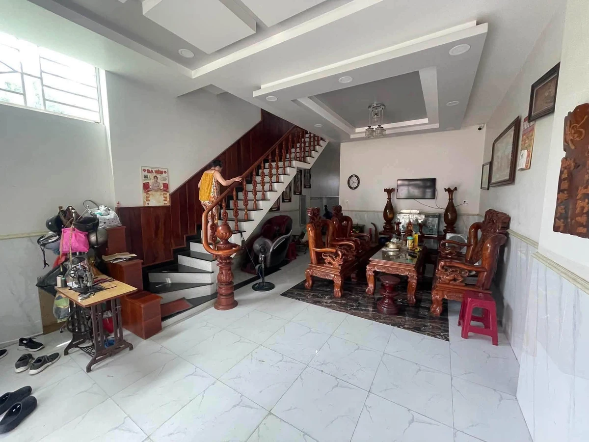Bán nhà 1 trệt 2 lầu mặt tiền đường Phạm Huy Thông, 85m2, 3,4 tỷ, Phan Thiết - Ảnh thu nhỏ 3