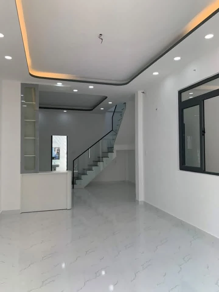 Bán nhà 2 tầng 64m² hẻm Phạm Hữu Lầu, Quận 7, giá 5,95 tỷ - Ảnh thu nhỏ 2