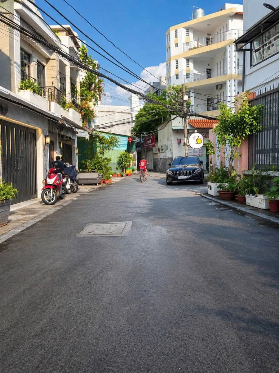 Bán nhà phố 3 tầng 4PN, 4WC 55,6m² Hòa Bình Quận 11 - Ảnh thu nhỏ 2