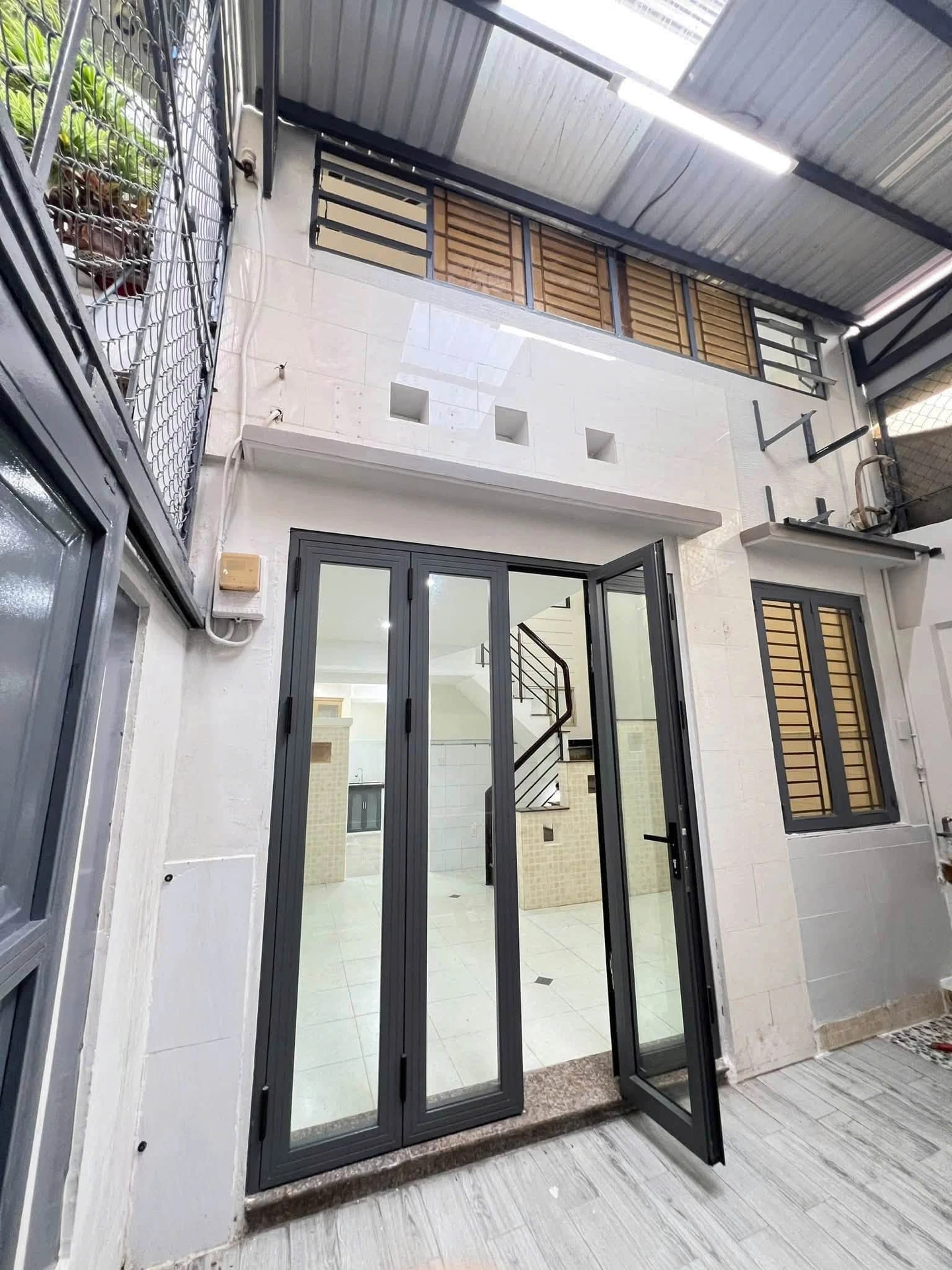 Cho thuê nhà nguyên căn 5PN 50m2 Trần Văn Đang, Quận 3 - Ảnh 1