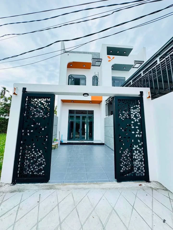 Bán nhà 2 tầng 96m2 có sân ô tô, giá 2 tỷ 4, Quảng Ngãi - Ảnh 1
