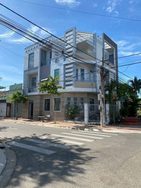 Bán nhà góc 164m² 5PN 5WC Bà Rịa 6.8 tỷ