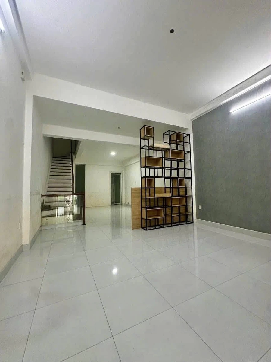Cho thuê nhà mặt tiền 110m2 TP Huế, 9 triệu/tháng - Ảnh thu nhỏ 2
