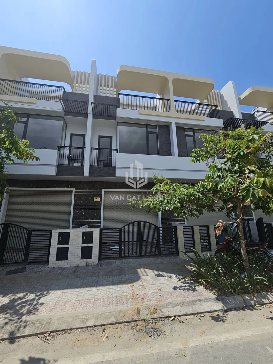 Bán nhà liên kế The Light City 100m², 1 trệt 2 lầu, 5.6 tỷ - Ảnh 1