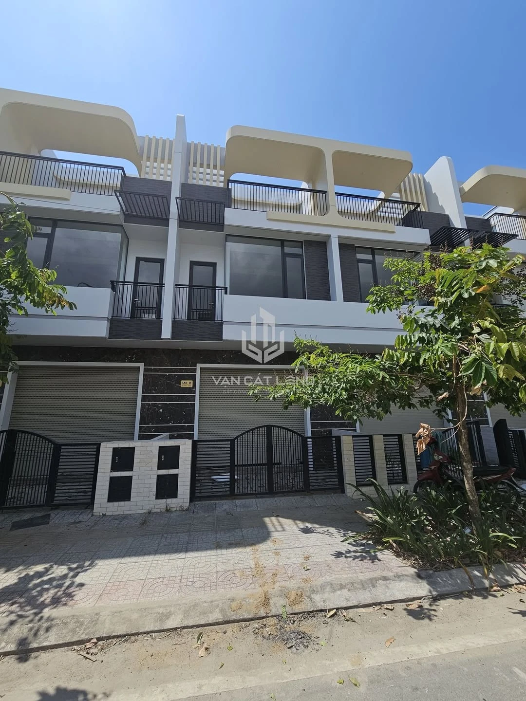 Bán nhà liên kế The Light City 100m², 1 trệt 2 lầu, 5.6 tỷ - Ảnh 1