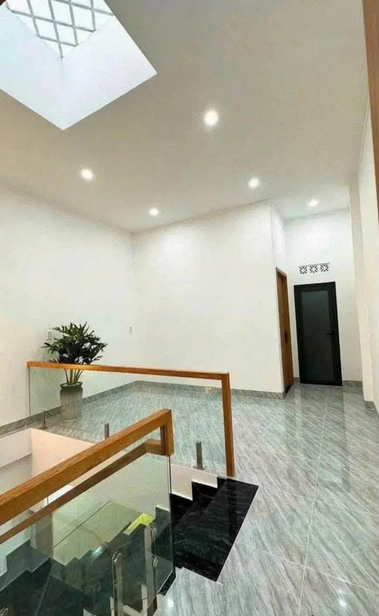 Bán nhà 2 lầu 90m2 sổ riêng gần KDL Bửu Long, giá 2 tỷ - Ảnh thu nhỏ 2