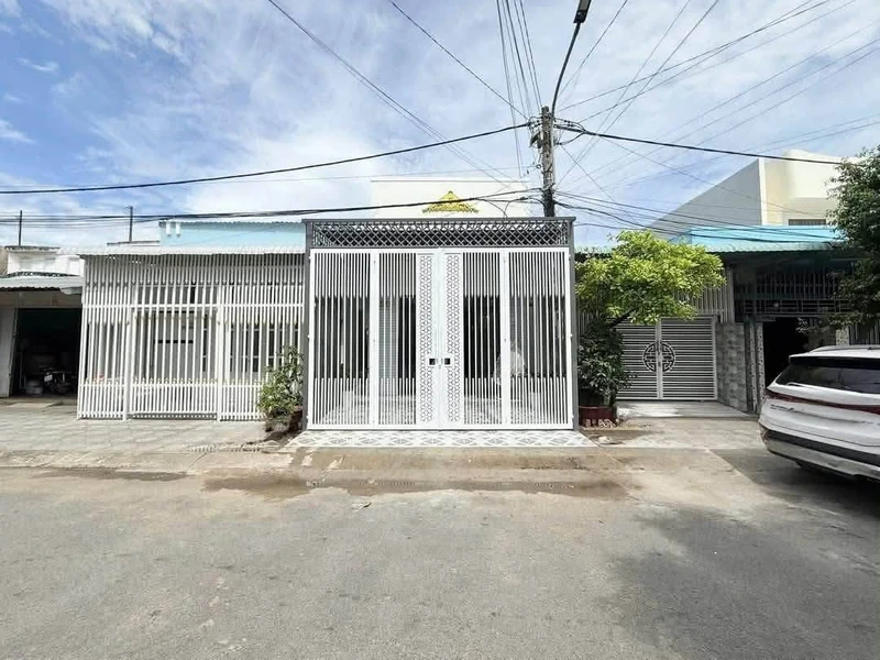 Bán nhà mới mặt tiền Phan Văn Trường, Rạch Giá, 100m², 2PN