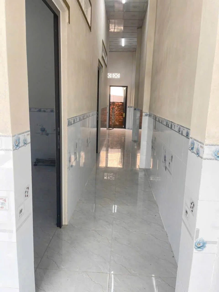 Bán nhà mới xây 5x20m, 2 phòng ngủ, đường Tỉnh lộ 7, giá 1,8 tỷ - Ảnh thu nhỏ 2