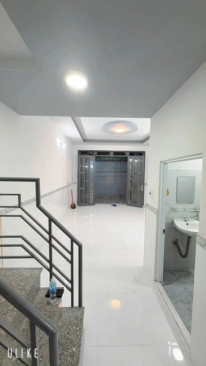 Bán nhà 1 trệt 1 lầu 4x14m, 2PN 2WC hẻm Ốc Thắng, C4 Phạm Hùng giá 2,8 tỷ - Ảnh thu nhỏ 3