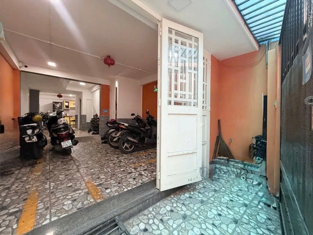 Bán chung cư dịch vụ 5 tầng 200m2 sử dụng, 7PN 7WC tại Cư Xá Lữ Gia, Quận 11 - Ảnh thu nhỏ 2