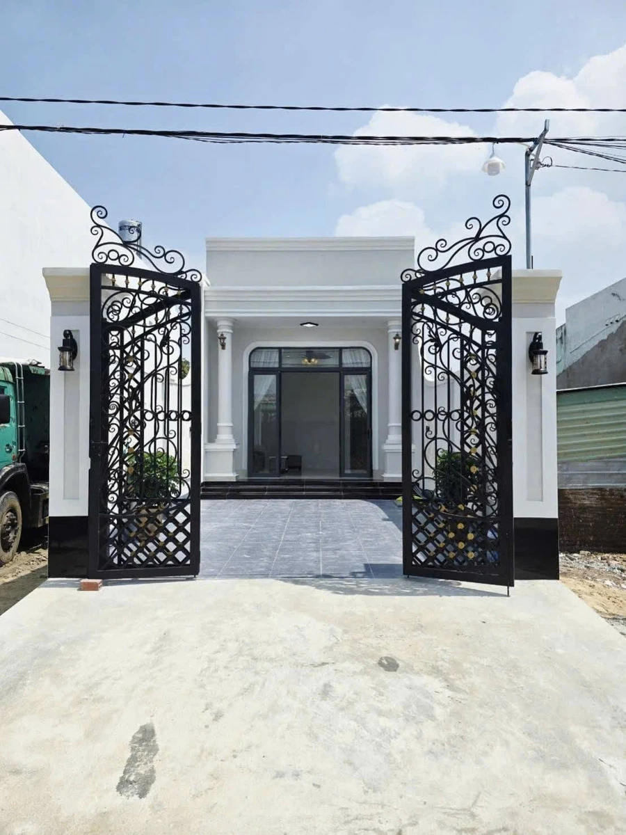 Bán nhà thiết kế tân cổ điển 134m² Tây Ninh 1 tỷ 860 triệu - Ảnh 1