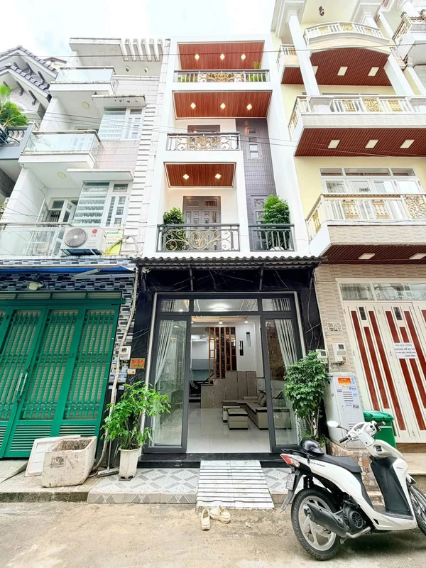 Bán nhà 4x13m 1 trệt 3 lầu 5PN đường Hiệp Thành 13, Quận 12, tặng full nội thất