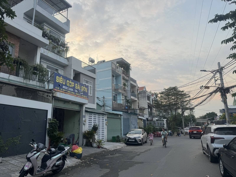 Bán nhà mặt tiền 4 tầng 81m2 KDC Hồng Long, Hiệp Bình Phước, Thủ Đức